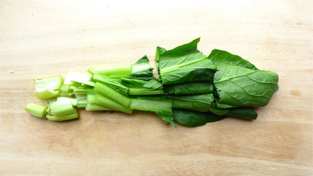 小松菜は幅3cm程に切る